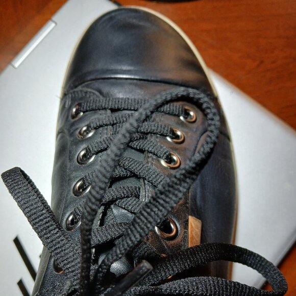 ECCO Soft Black Leather Sneakers Size EU39/US 8 EUC - Picture 5 of 16